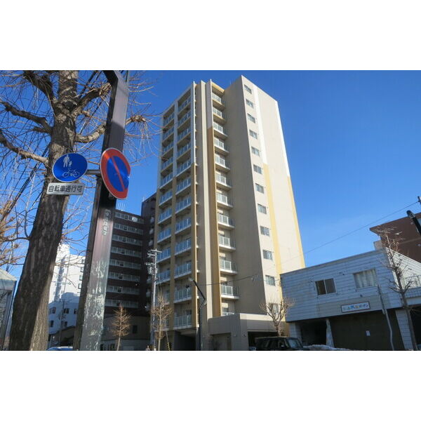 プライヴェル山鼻 壱番館 画像1