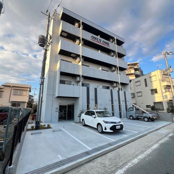 ONLYONE伊丹千僧の外観2枚目