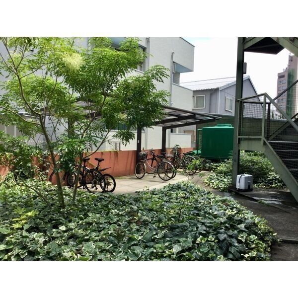 オートバイ駐輪場