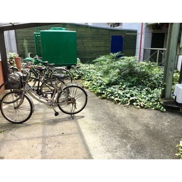オートバイ駐輪場