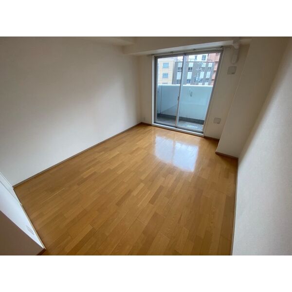 エスカーサ大阪WESTの室内写真1枚目