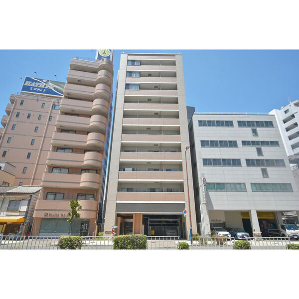 BUILDING