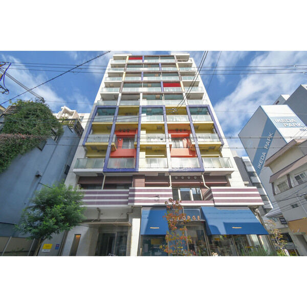 BUILDING