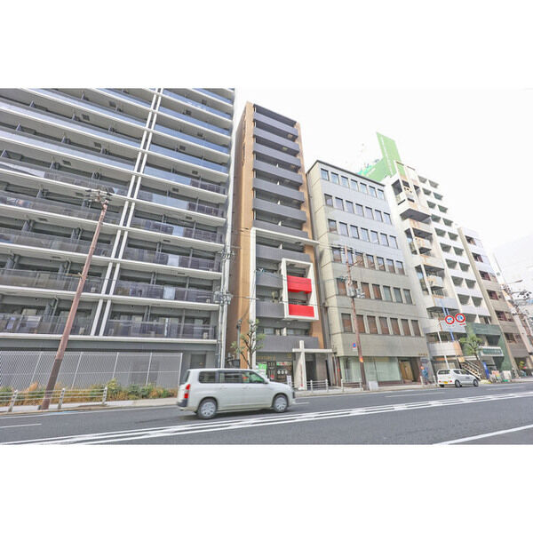 BUILDING