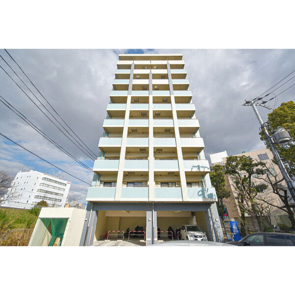 BUILDING