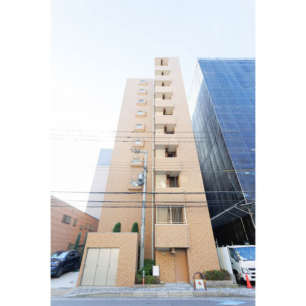 BUILDING