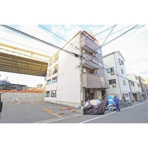 BUILDING