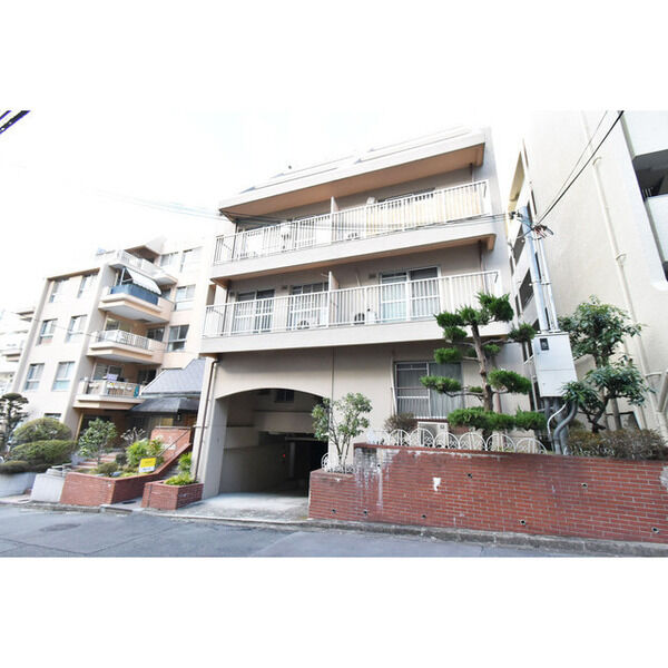 BUILDING
