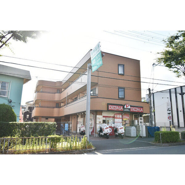 BUILDING