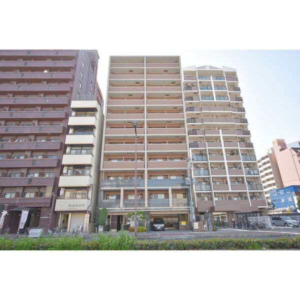 BUILDING