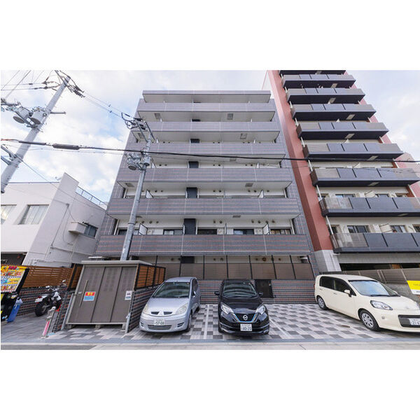 BUILDING