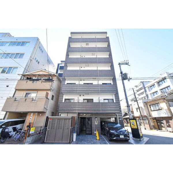 BUILDING