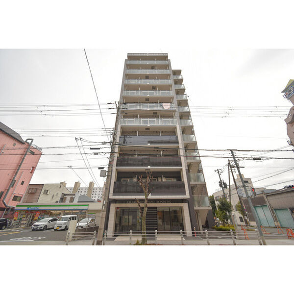 BUILDING