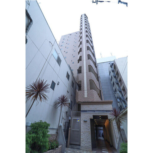 BUILDING