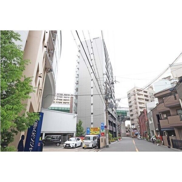 BUILDING