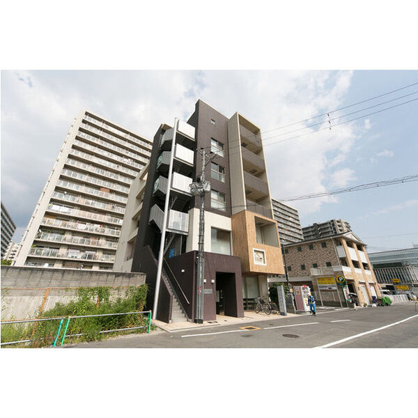 BUILDING