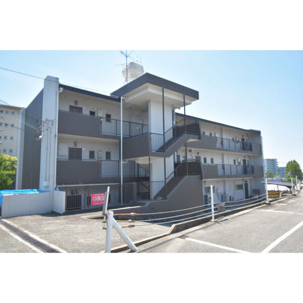 BUILDING