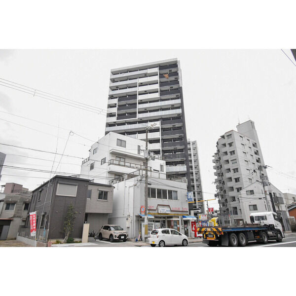BUILDING