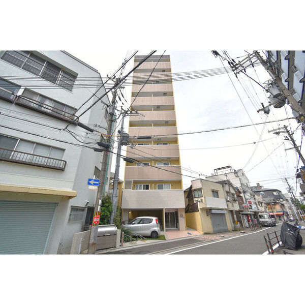 BUILDING