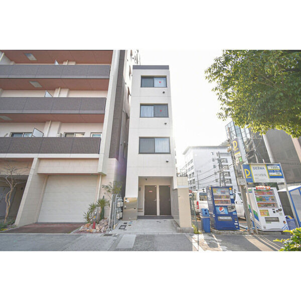 BUILDING
