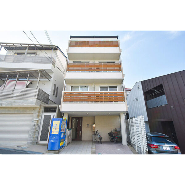 BUILDING