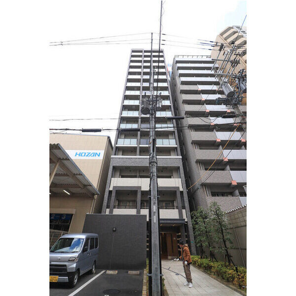 BUILDING