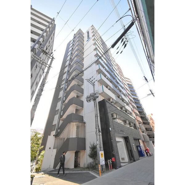BUILDING