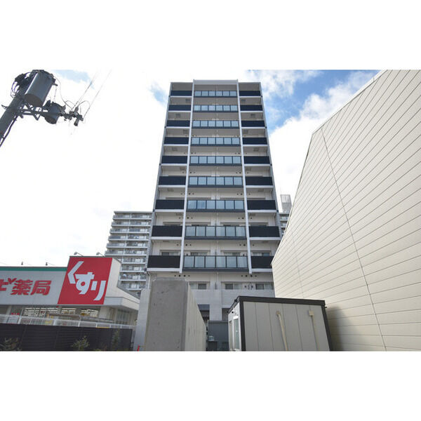 BUILDING