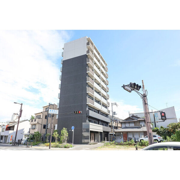 BUILDING