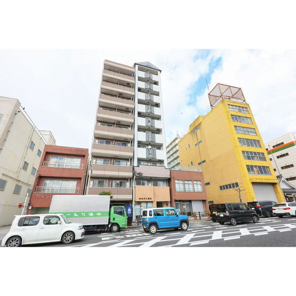 BUILDING