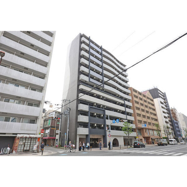 BUILDING