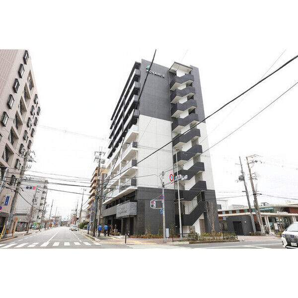 BUILDING