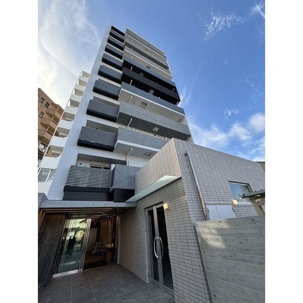 BUILDING