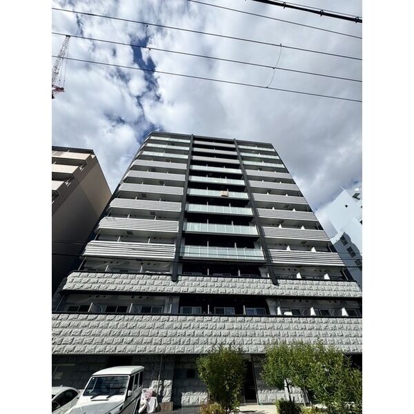 BUILDING