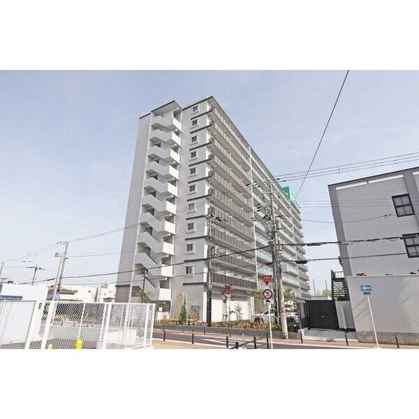 BUILDING