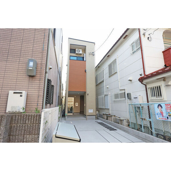 BUILDING