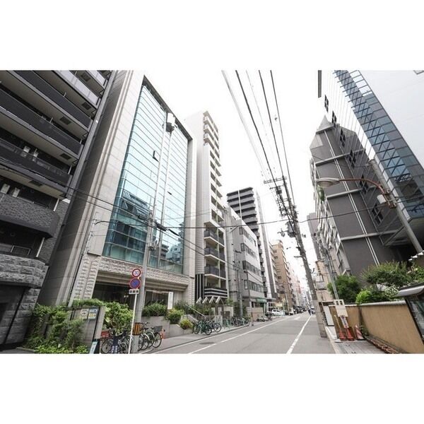 BUILDING