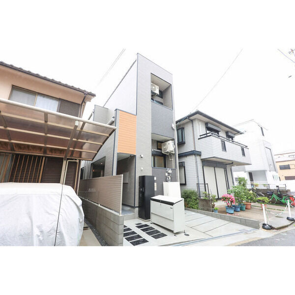 BUILDING