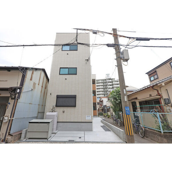 BUILDING