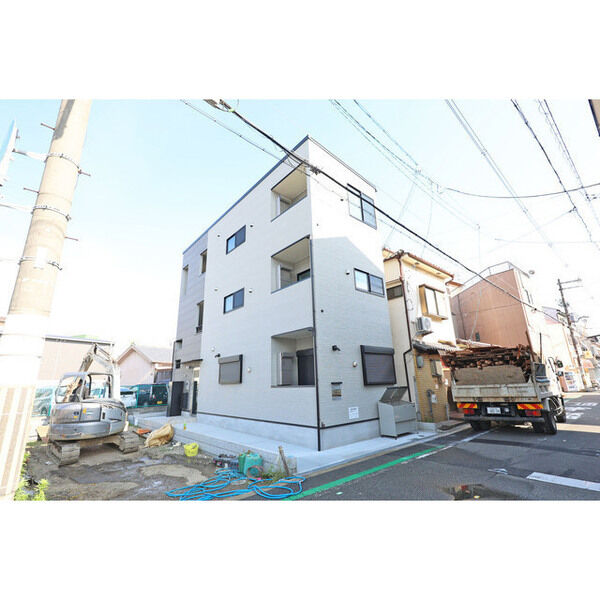 BUILDING