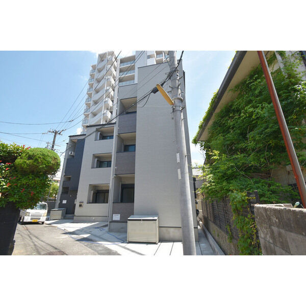 BUILDING
