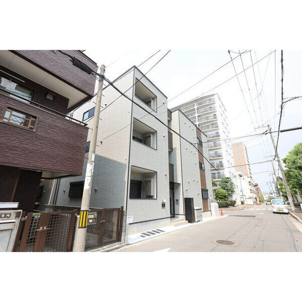 BUILDING