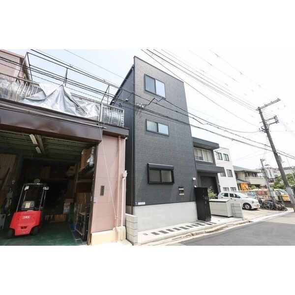 BUILDING