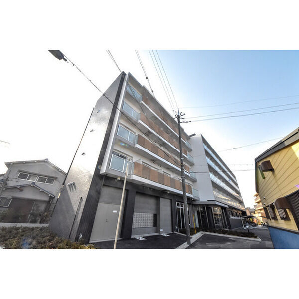BUILDING