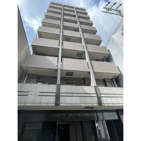 BUILDING