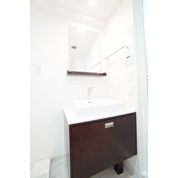 ドゥーエ江坂IIIの室内写真3枚目