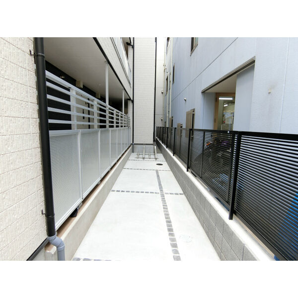 リブリ・アベリアの外観2枚目