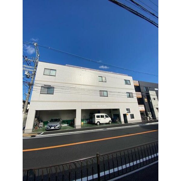 BUILDING