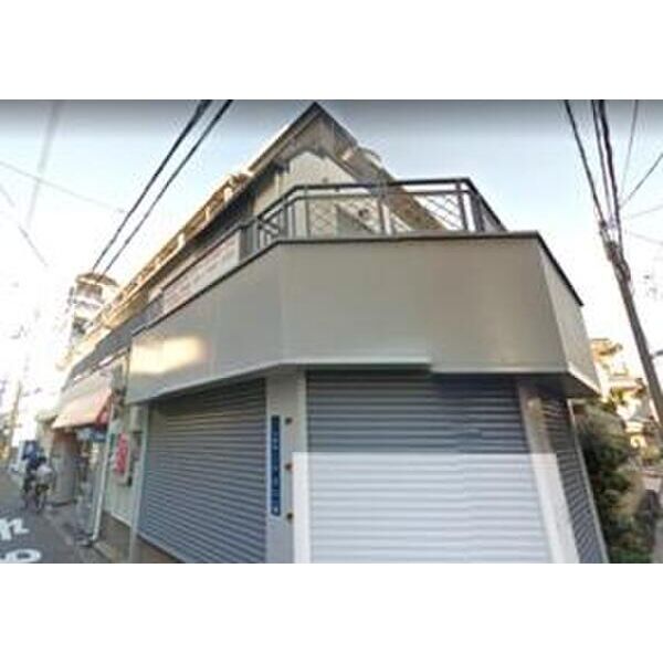 BUILDING