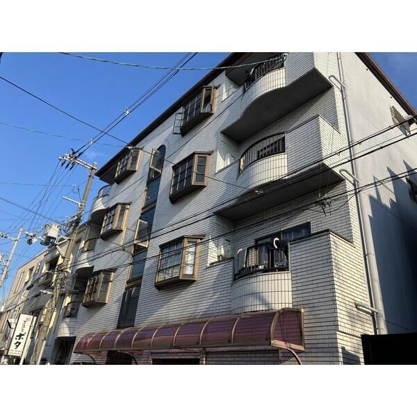 BUILDING